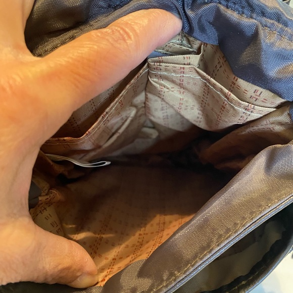 Travelon unisex brown leather crossbody - Picture 6 of 13